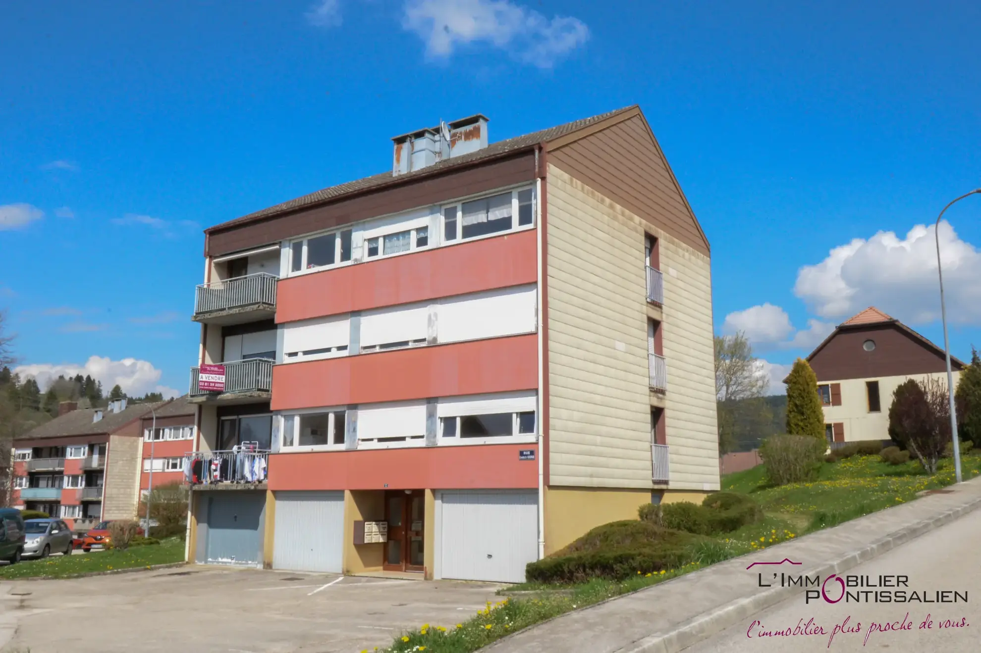 PONTARLIER - APPARTEMENT T3 PROCHE CENTRE VILLE AVEC BALCON ET GARAGE 