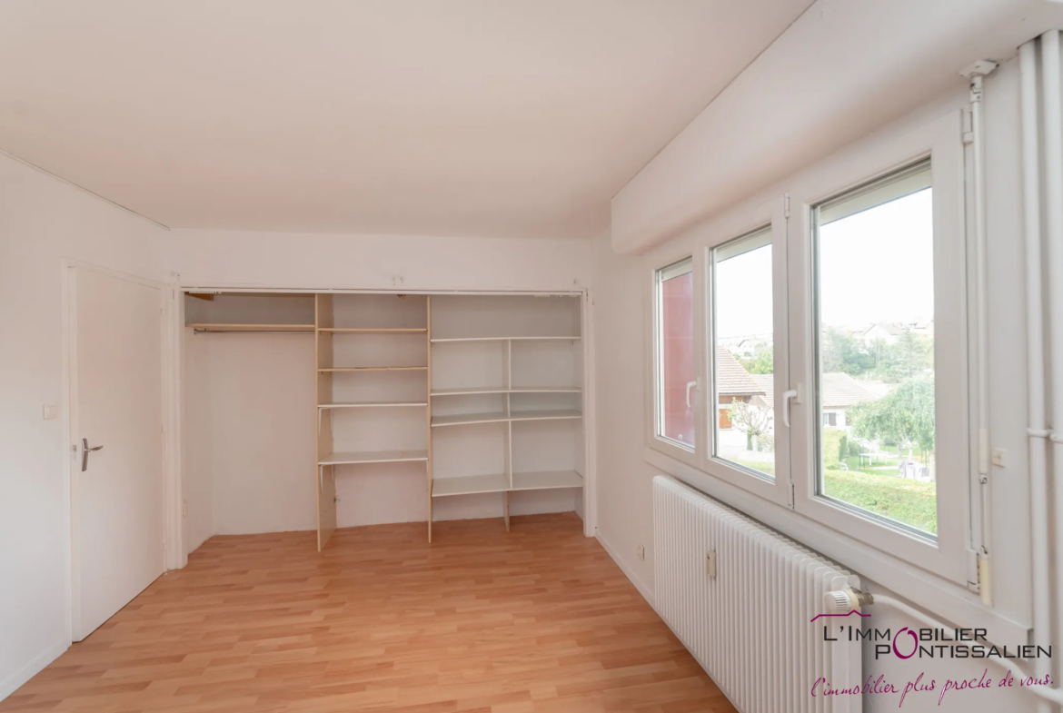 PONTARLIER - APPARTEMENT T3 PROCHE CENTRE VILLE AVEC BALCON ET GARAGE 