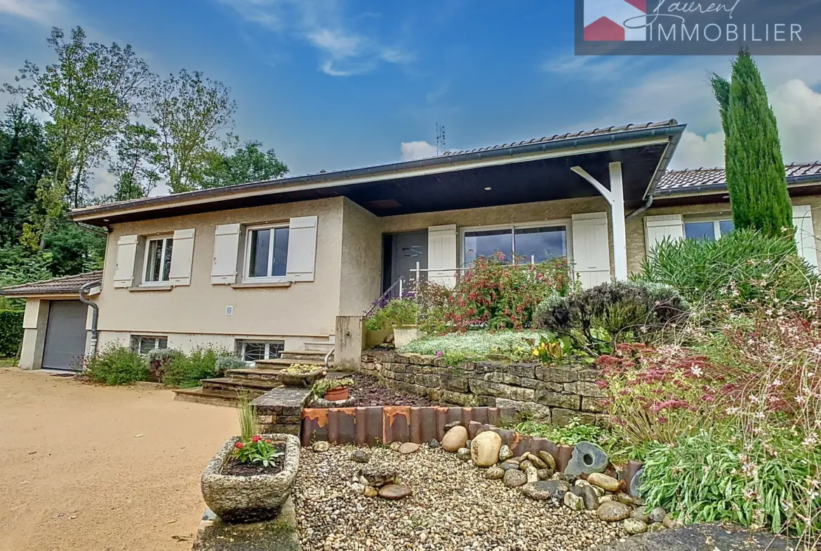 À vendre à Saint-Bénigne : jolie maison avec terrasses et jardin 