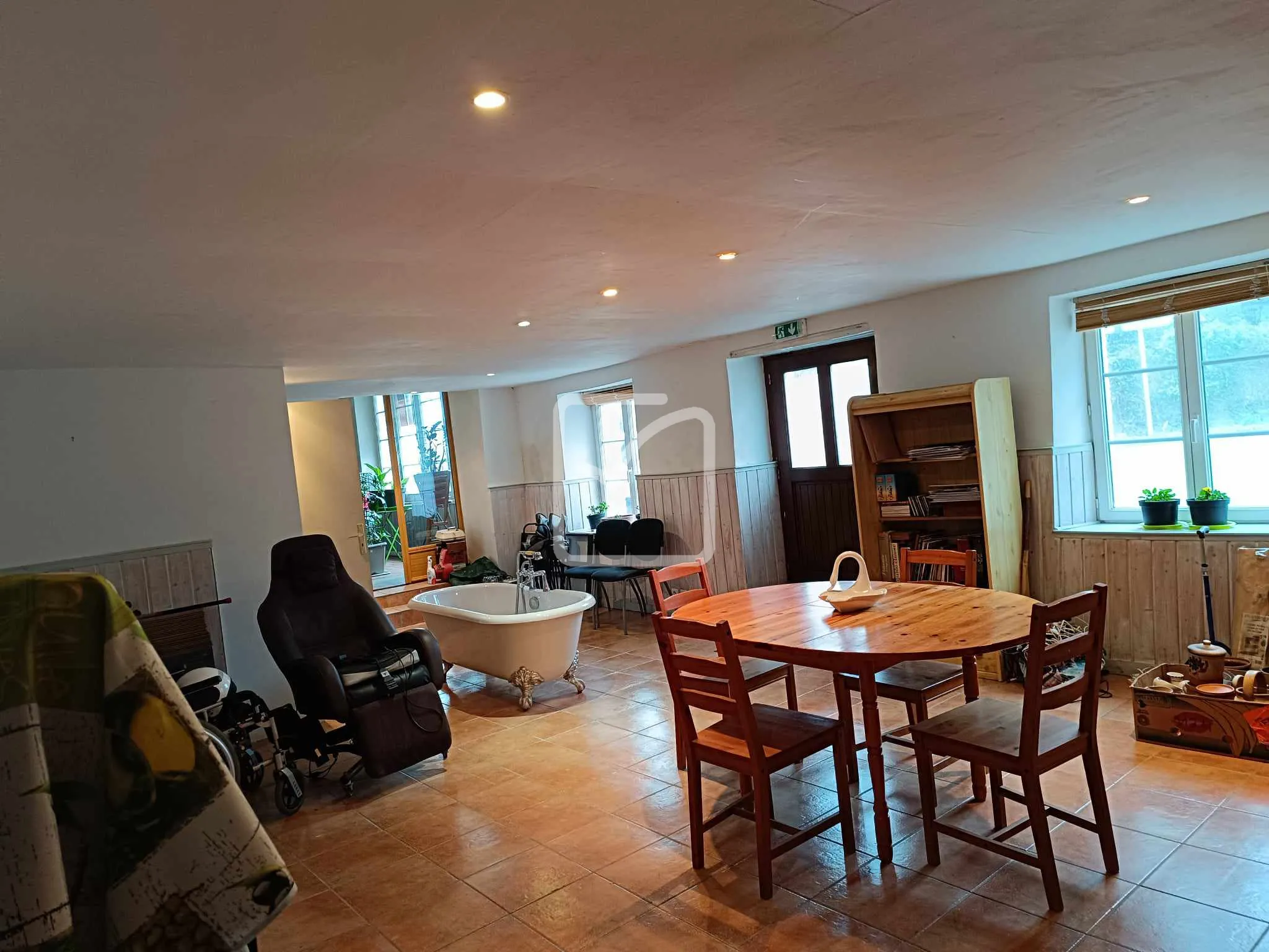 À vendre : Grande maison de 323 m² à Mohon sur 3200 m² de terrain 