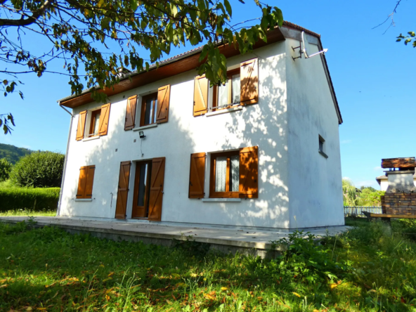 Belle maison à vendre à Arpajon-sur-Cère - 6 chambres