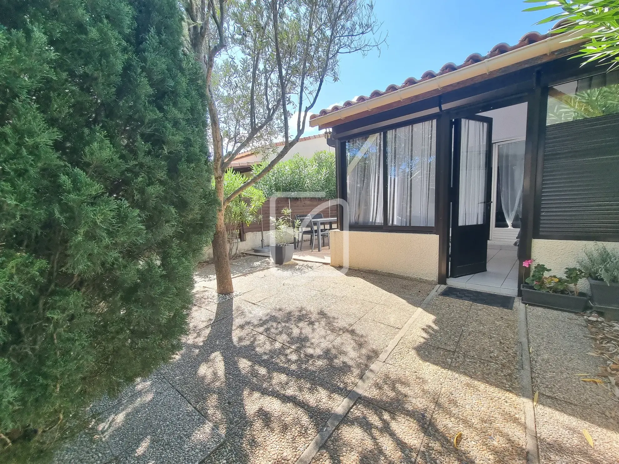 Maison rénovée avec piscine à vendre à St Cyprien 