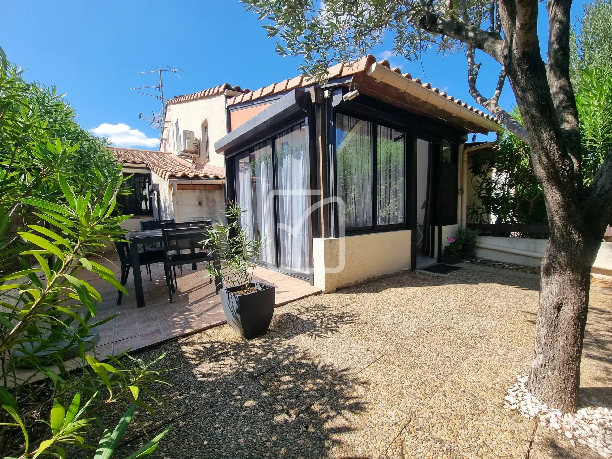 Maison rénovée avec piscine à vendre à St Cyprien 