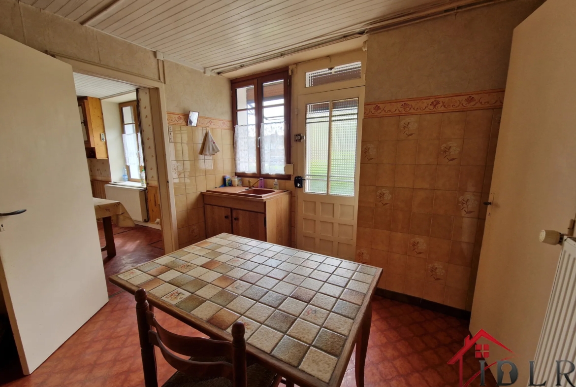 À vendre : Maison à rafraîchir à Melay, 85 m² 