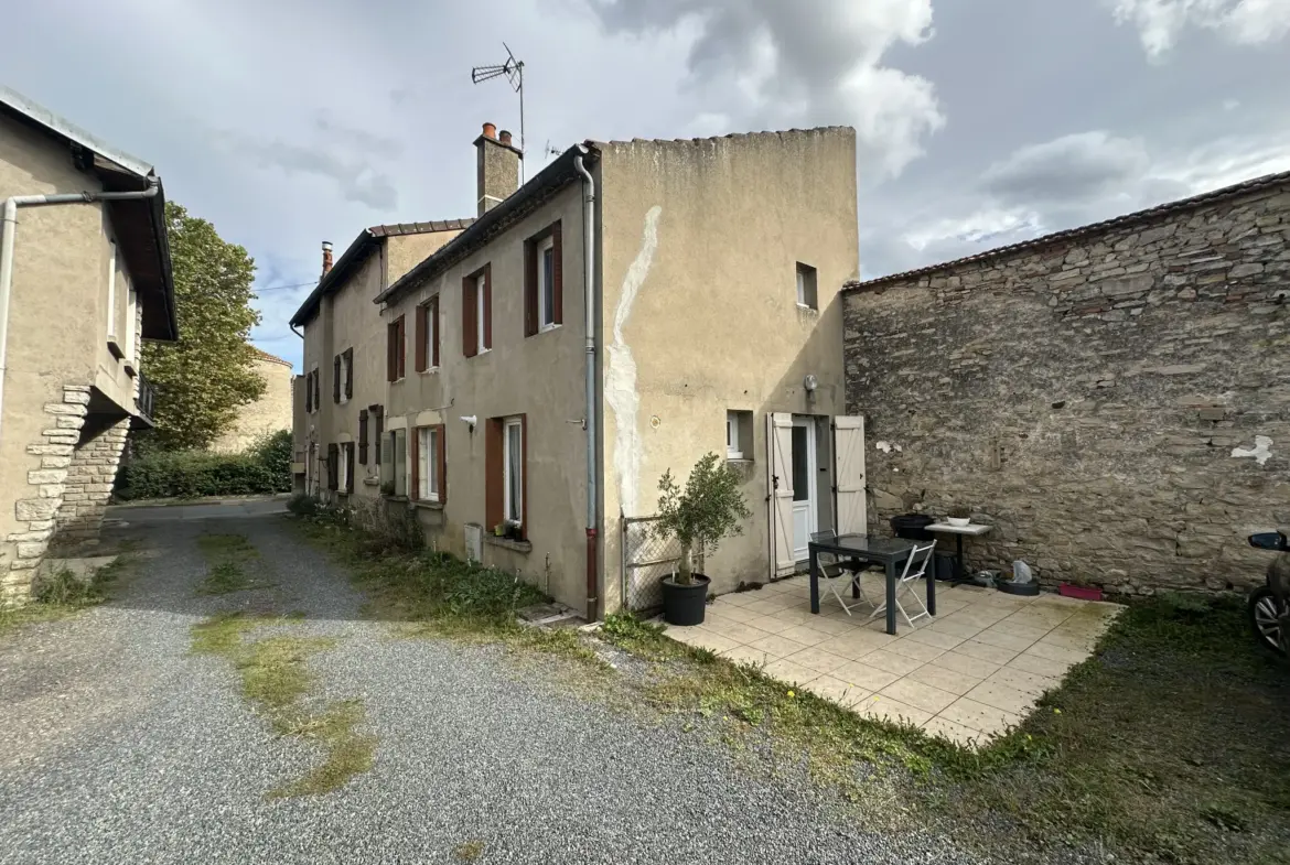 Ensemble immobilier à vendre à Gannat avec maisons et garages 