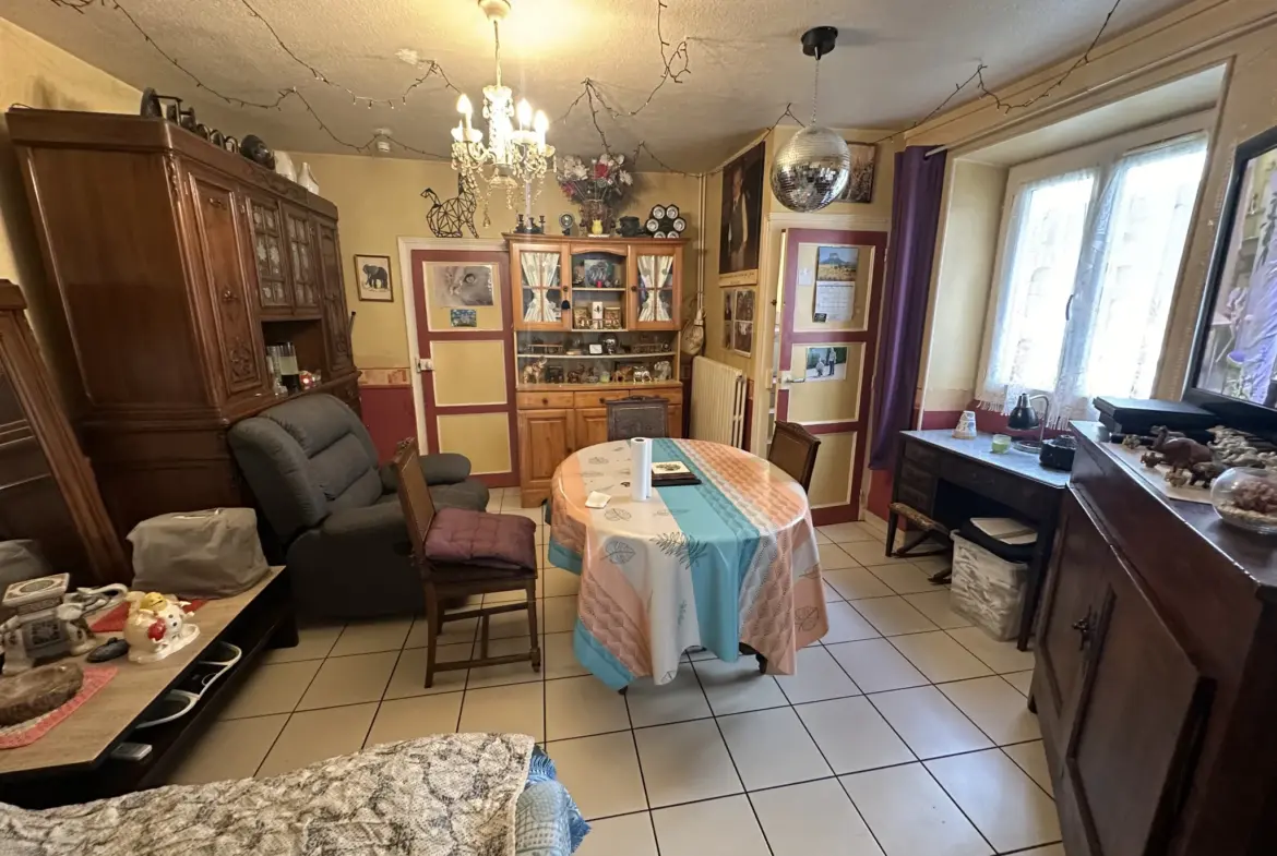 Ensemble immobilier à vendre à Gannat avec maisons et garages 