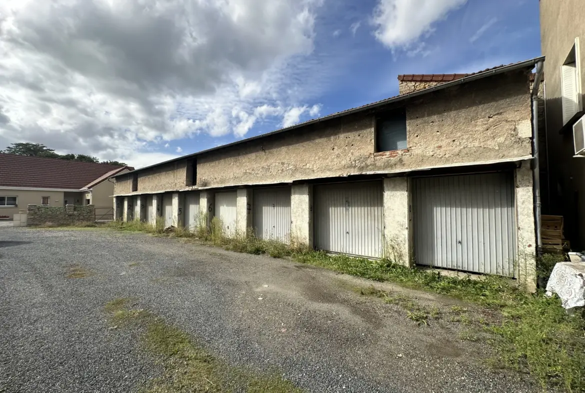 Ensemble immobilier à vendre à Gannat avec maisons et garages 