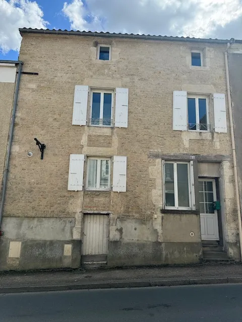 À vendre : Maison de 98 m² avec 3 chambres à Sainte-Hermine 