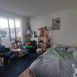 Studio lumineux avec balcon à vendre à Puteaux