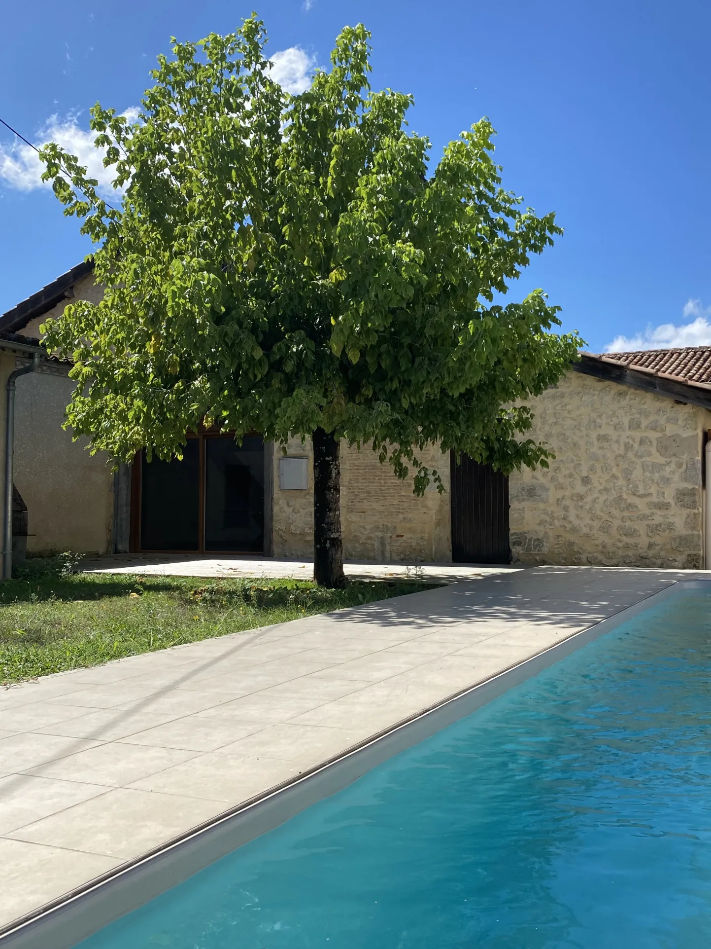 Maison en pierre de 136 m² avec piscine à Bernos-Beaulac 