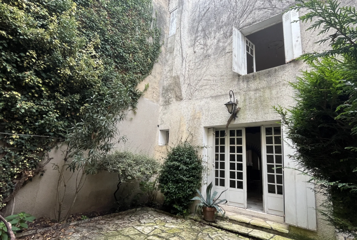 À vendre : Immeuble à rénover de 126 m2 à Bazas 