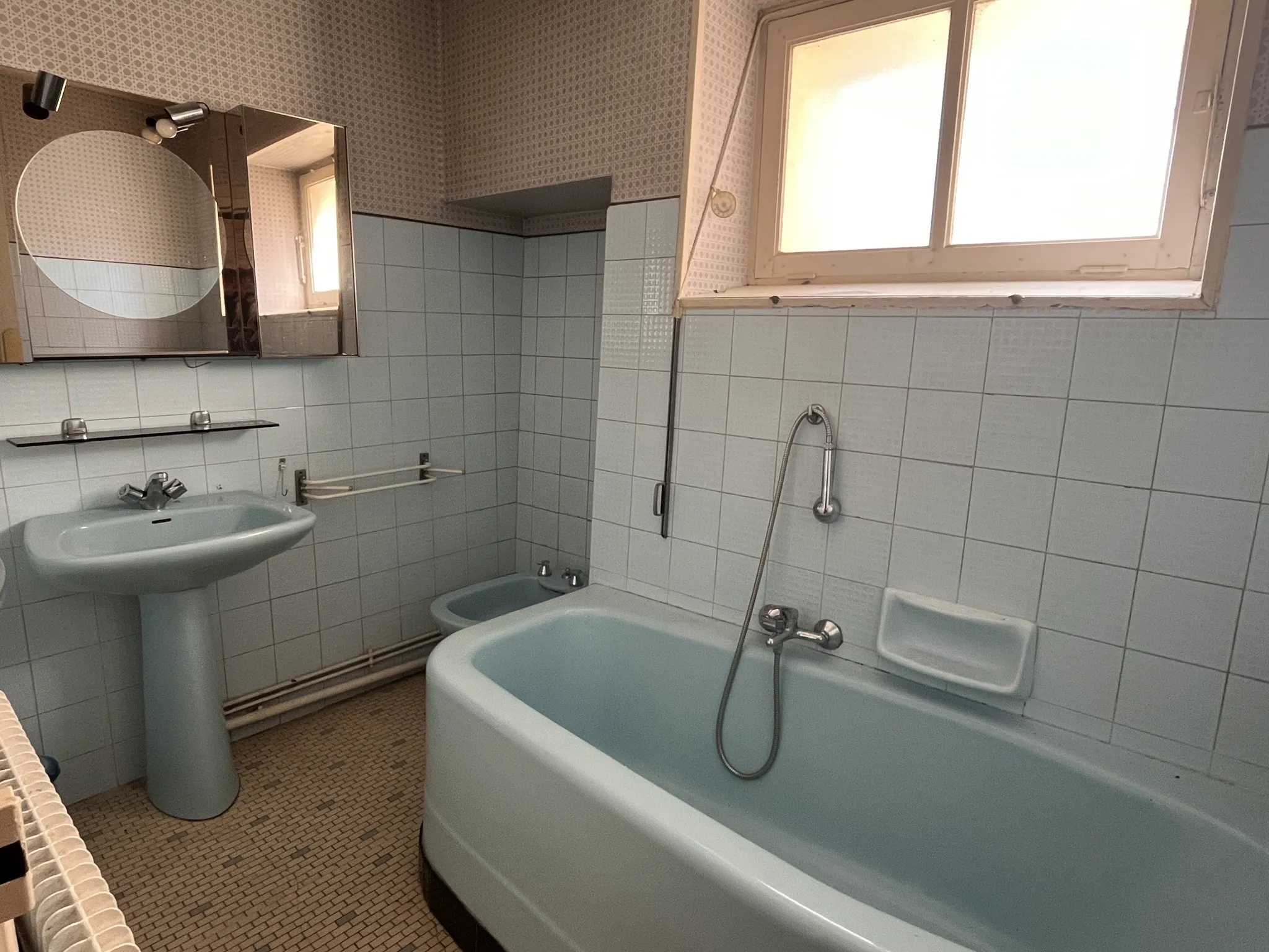 À vendre : Immeuble à rénover de 126 m2 à Bazas 