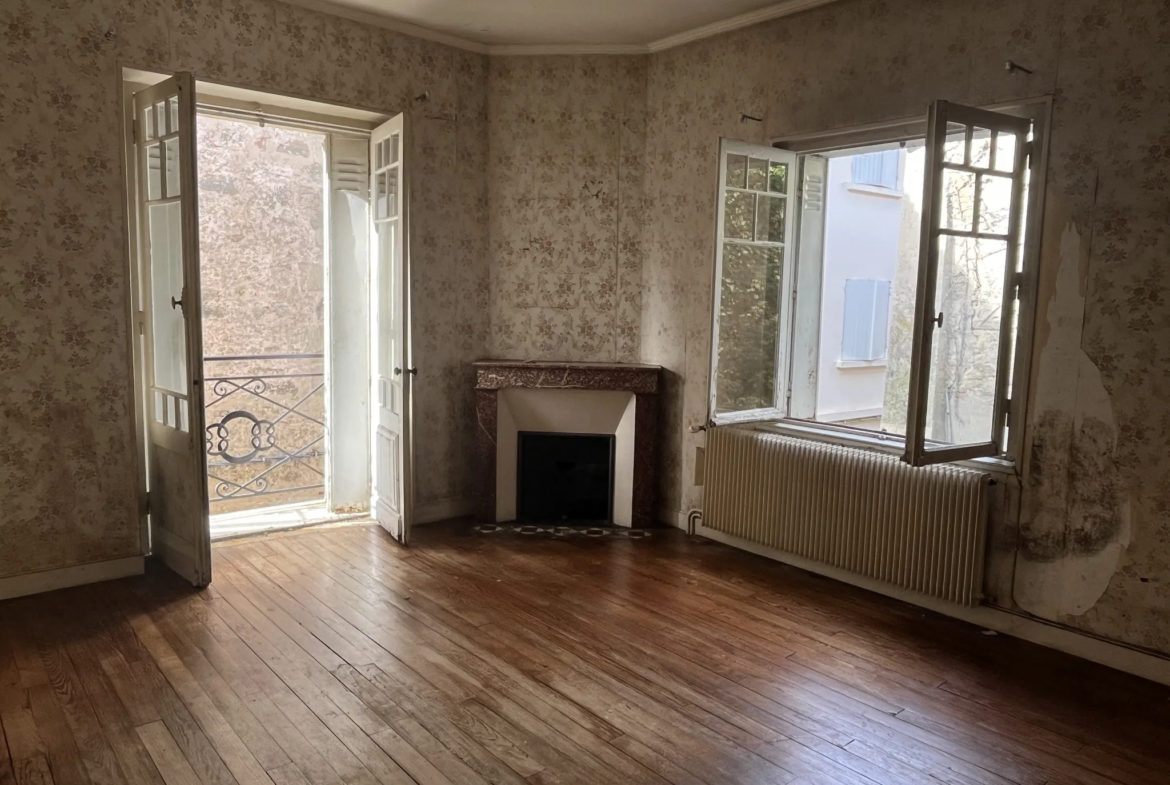 À vendre : Immeuble à rénover de 126 m2 à Bazas 