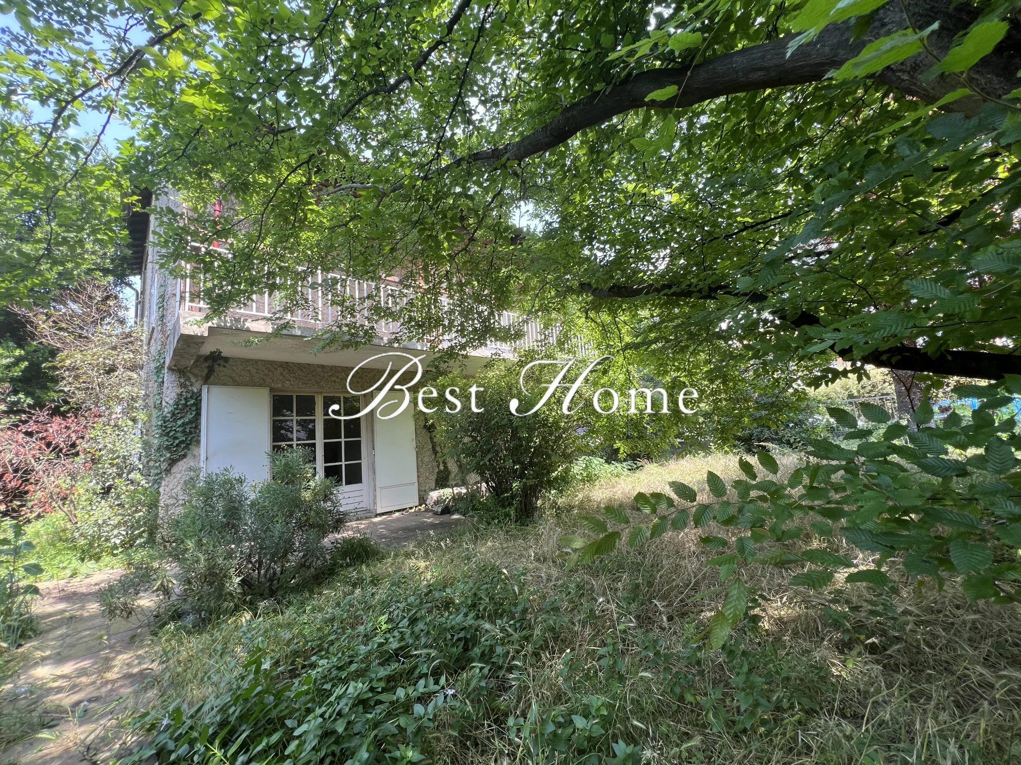 À vendre : maison à rénover à Nîmes avec jardin et garage 