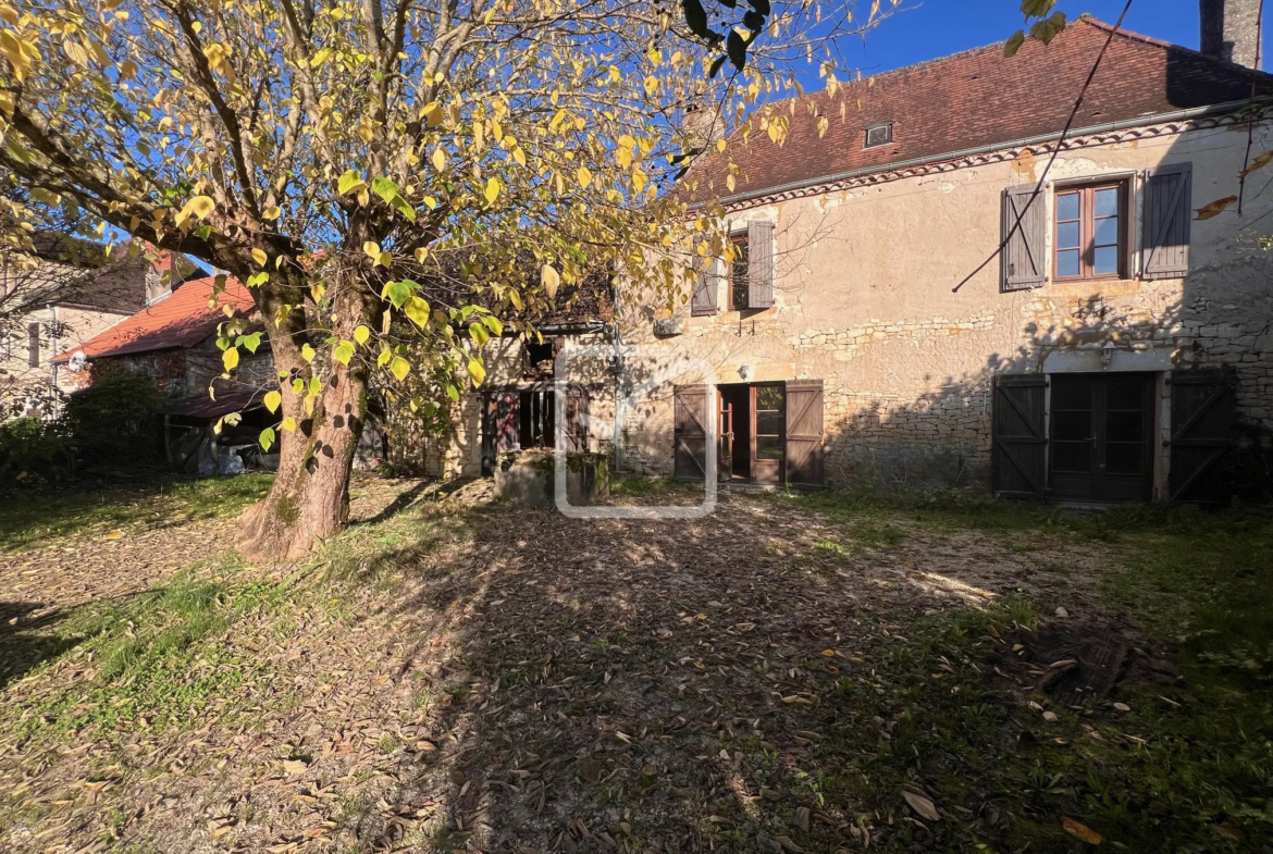 Maison de village en pierres à Cazoules – 88000 EUR 