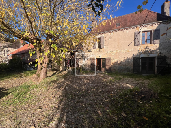 Maison de village en pierres à Cazoules – 88000 EUR