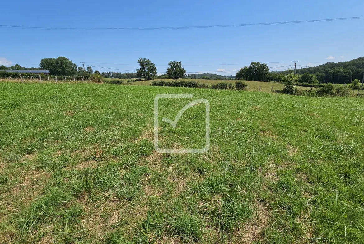 Terrain constructible de 1200 m2 à Mansac 