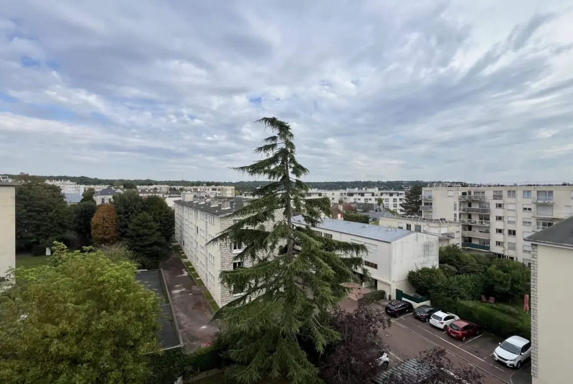 Vente Appartement 3 pièces au Cinquième Étage à Le Chesnay Rocquencourt 