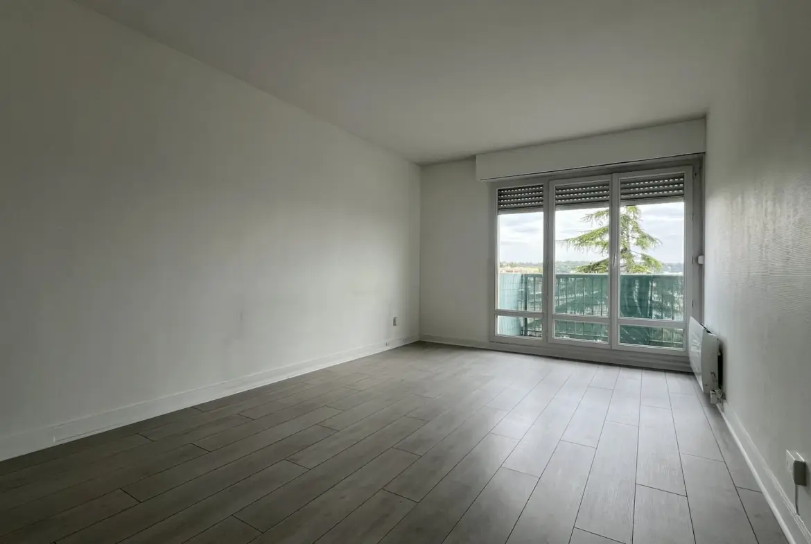 Vente Appartement 3 pièces au Cinquième Étage à Le Chesnay Rocquencourt 