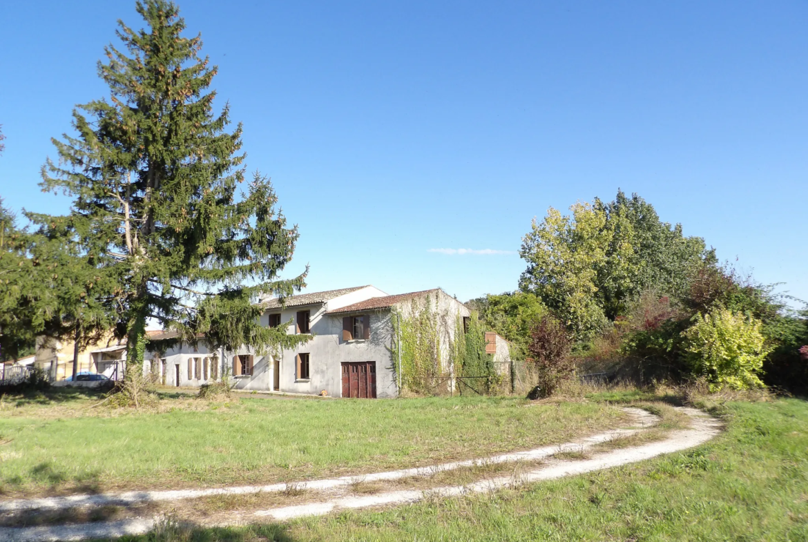 Maison 6 pièces, 189m2 avec garage, dépendances et terrain à Les Nouillers 