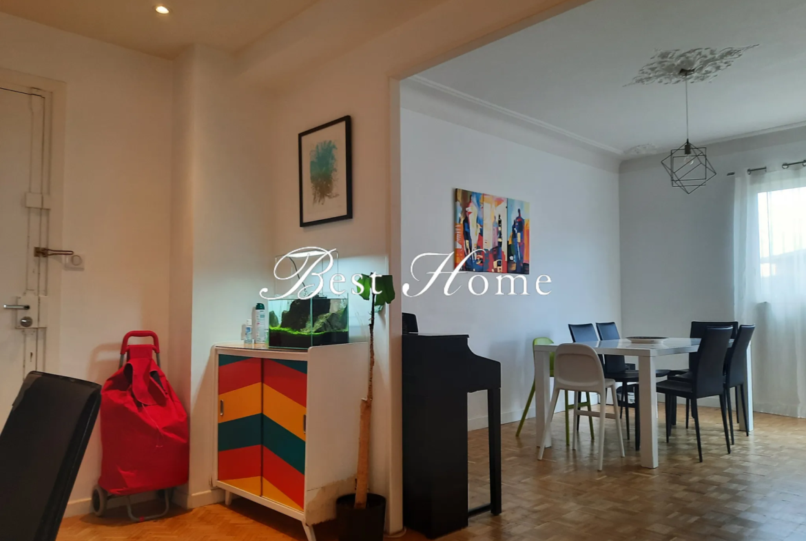 À vendre : superbe T3 avec terrasse et garage à Nîmes Centre 