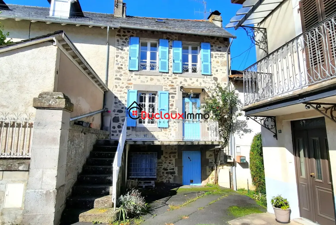 Très belle maison de bourg en pierre à Ytrac 