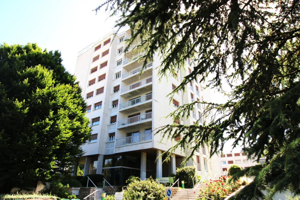 Appartement Type 2 à Angers - Dernier Étage Résidence de Standing