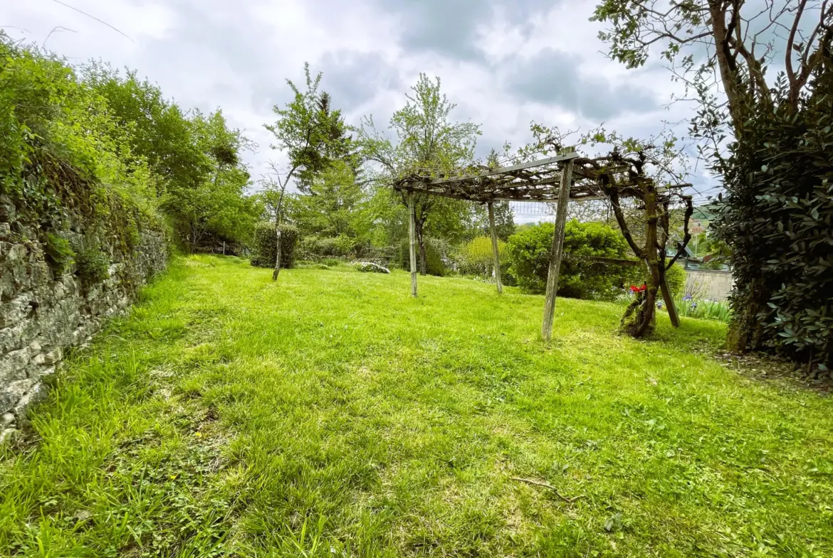 Maison à vendre à Prémery - 2 chambres et jardin spacieux 