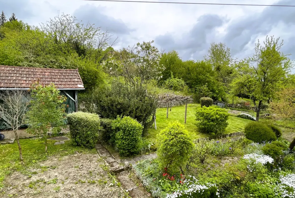 Maison à vendre à Prémery - 2 chambres et jardin spacieux 