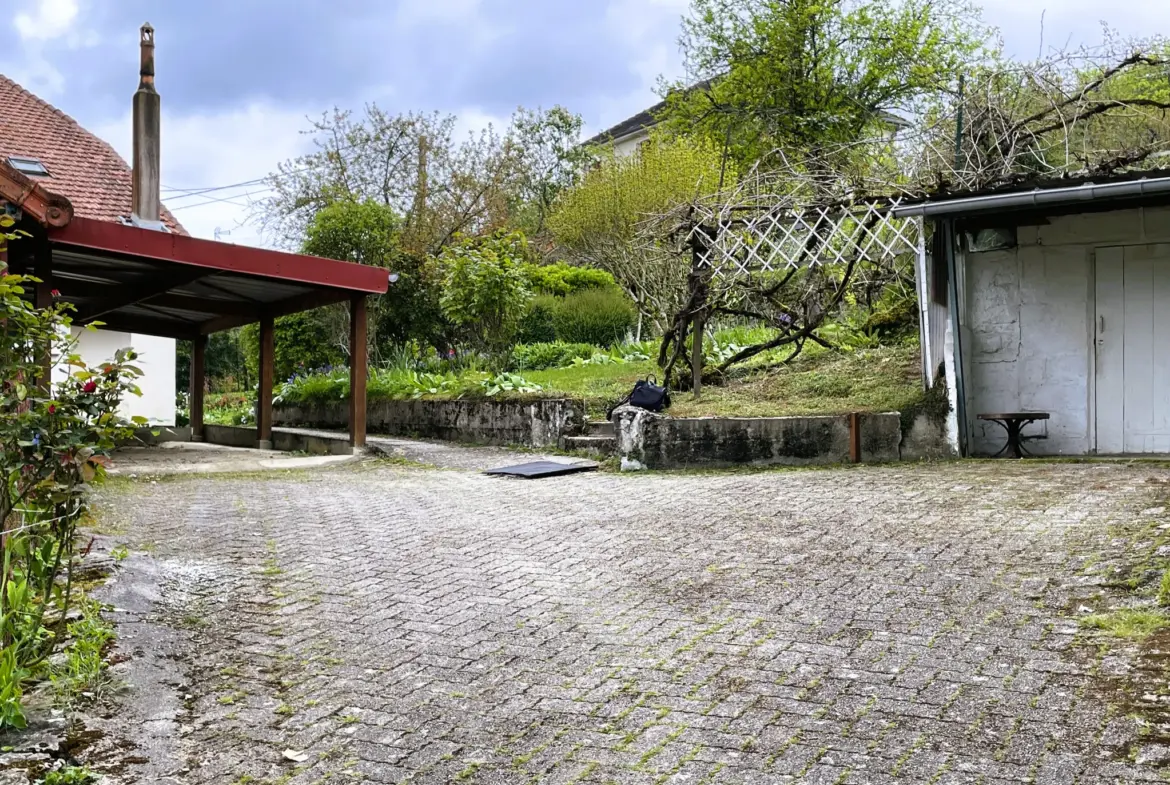 Maison à vendre à Prémery - 2 chambres et jardin spacieux 