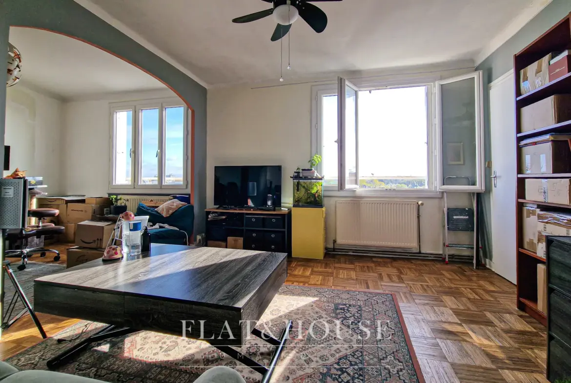 Appartement T2 bis / T3 en Dernier Étage, Traversant à Nantes 