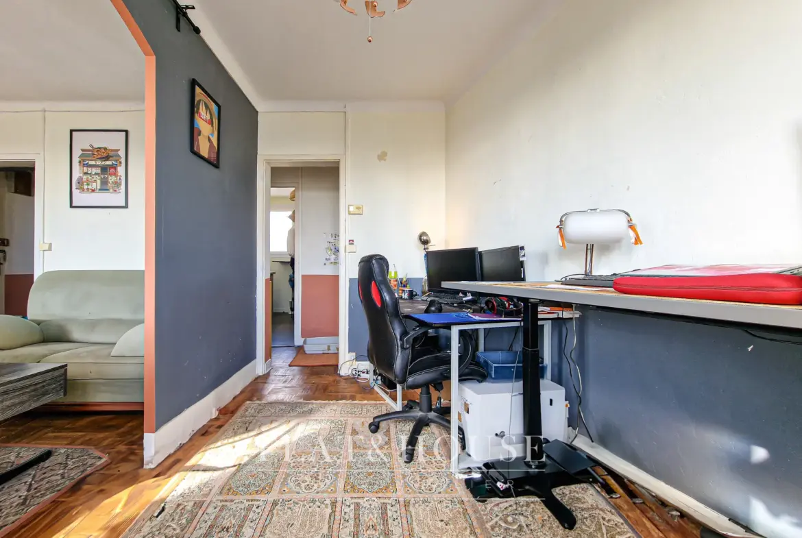 Appartement T2 bis / T3 en Dernier Étage, Traversant à Nantes 