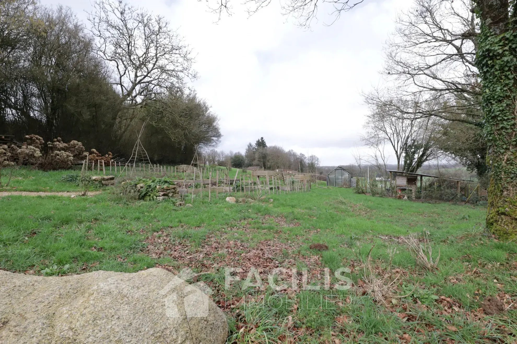 Terrain constructible de 634 m2 en campagne à Melrand 