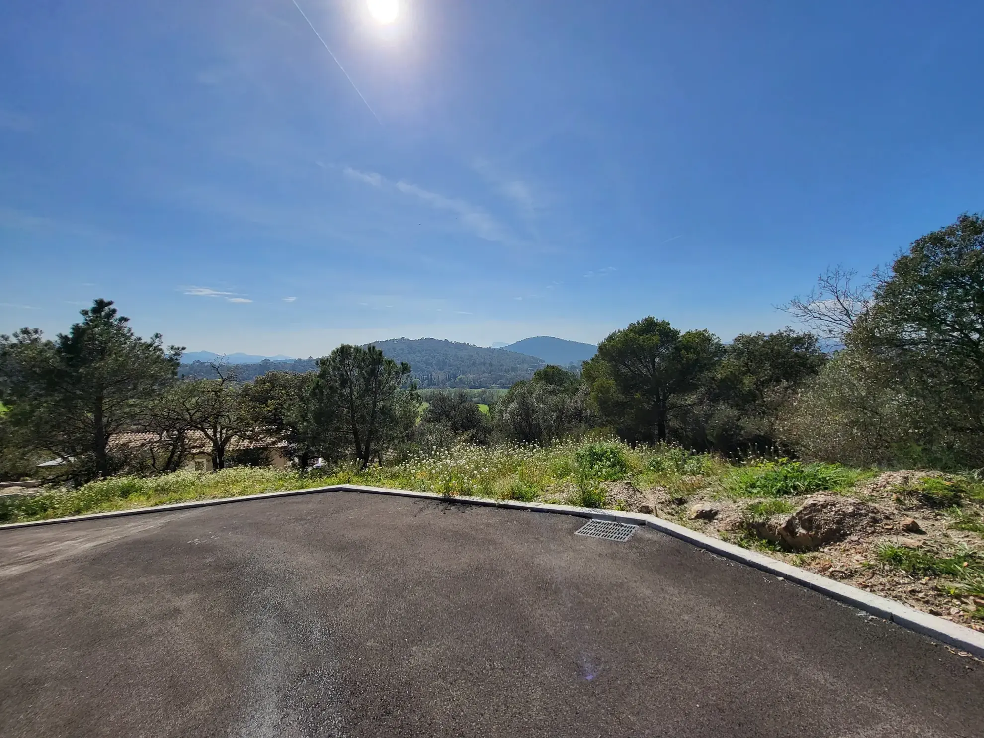 Terrain constructible viabilisé à Pierrefeu du Var - 570 m² 