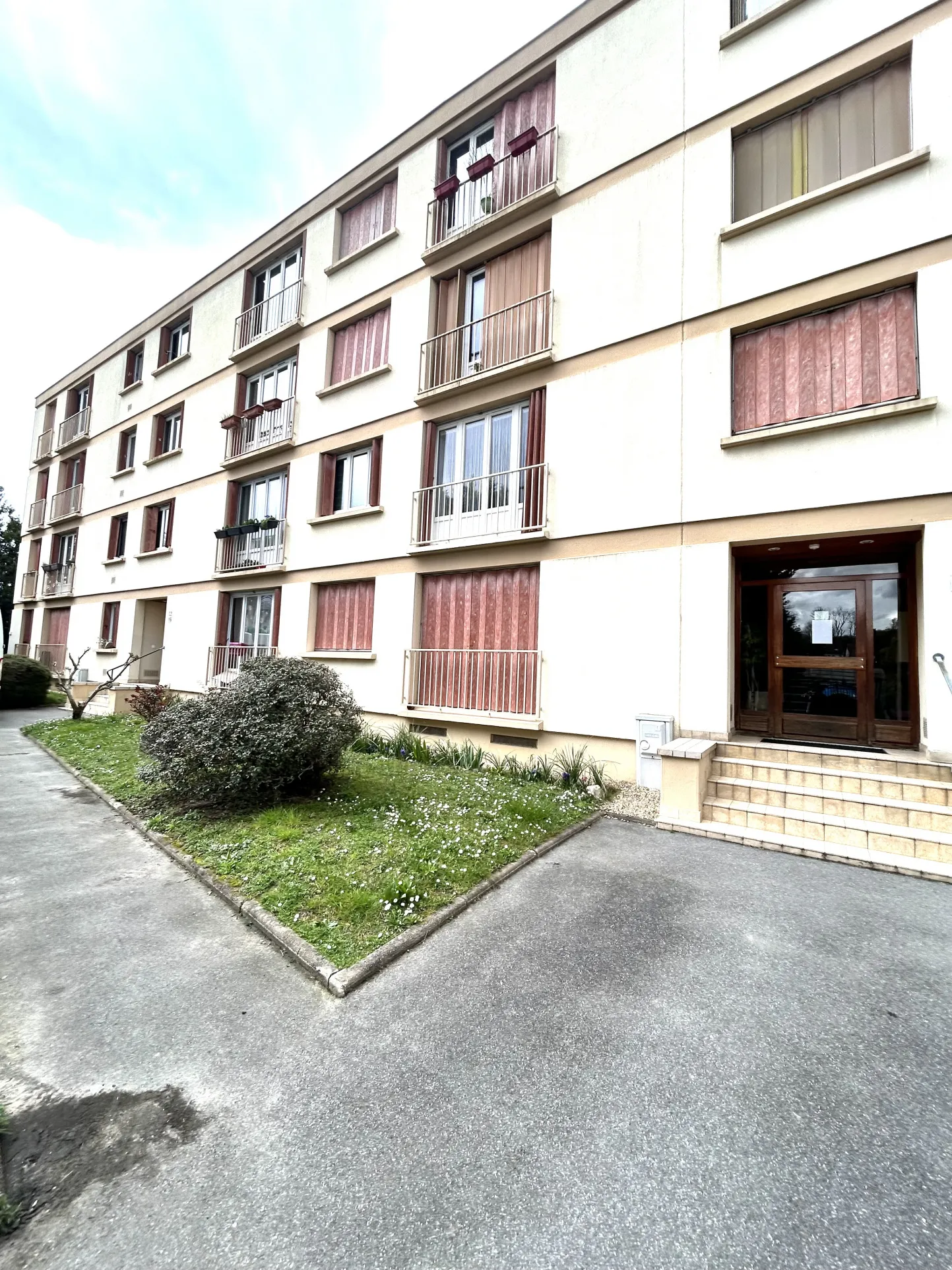 Studio remis à neuf à Coubron de 32 m² - Idéal investissement 