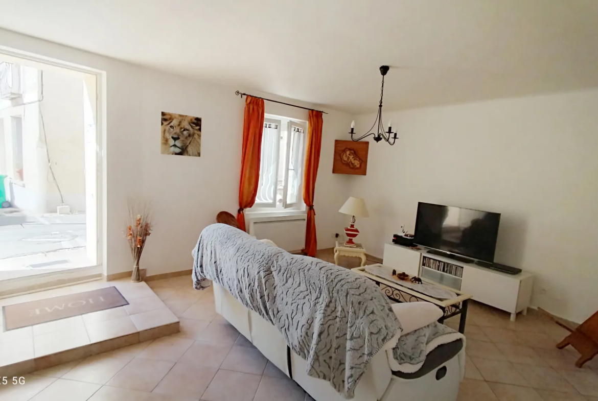 Maison de village T4 rénovée à Saint-Saturnin-les-Avignon - 240 000 € 