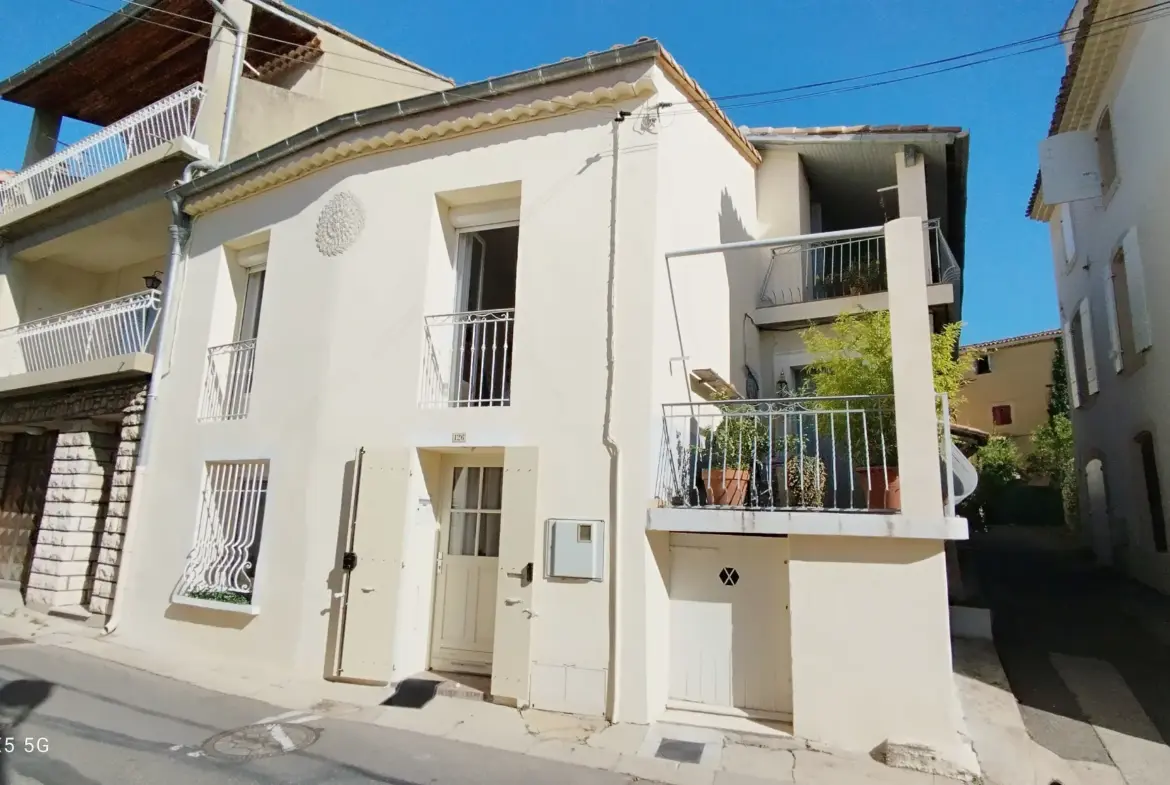 Maison de village T4 rénovée à Saint-Saturnin-les-Avignon - 240 000 € 