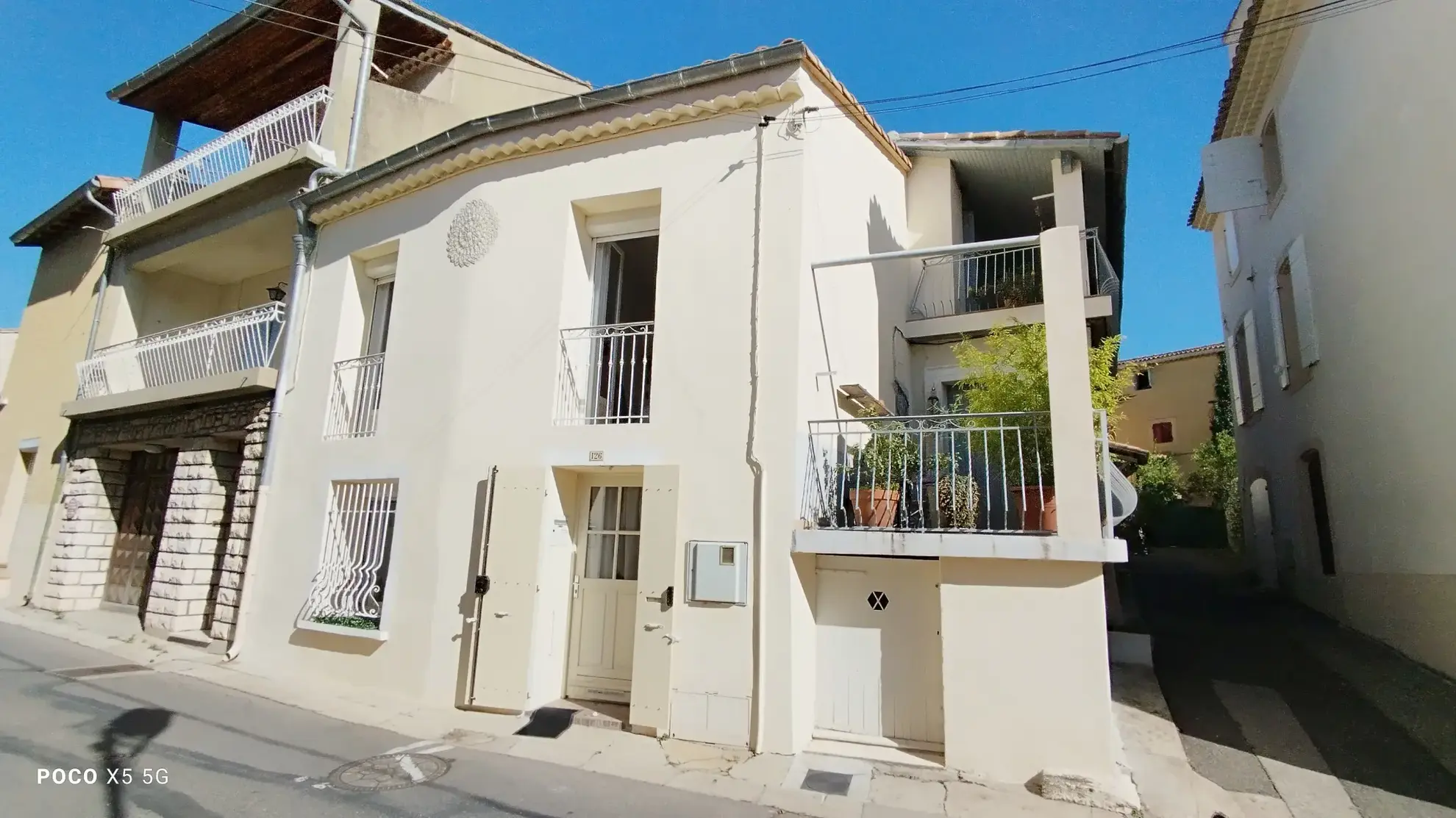 Maison de village T4 rénovée à Saint-Saturnin-les-Avignon - 240 000 € 