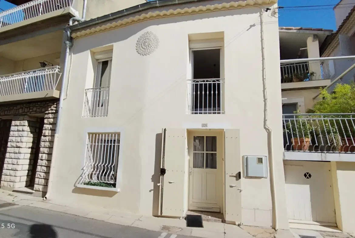 Maison de village T4 rénovée à Saint-Saturnin-les-Avignon - 240 000 € 