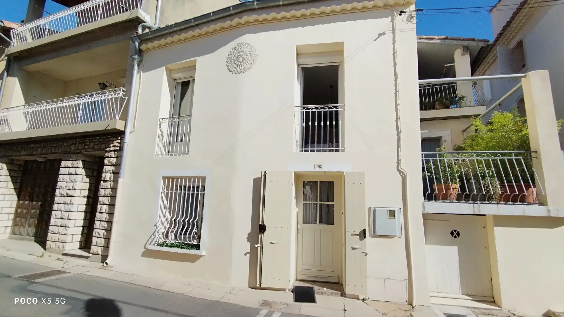 Maison de village T4 rénovée à Saint-Saturnin-les-Avignon - 240 000 € 