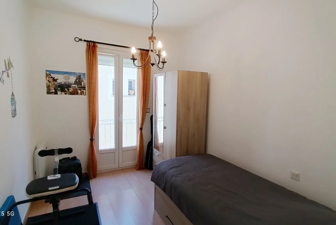 Maison de village T4 rénovée à Saint-Saturnin-les-Avignon - 240 000 € 