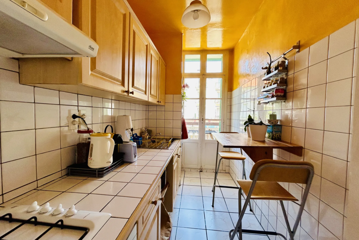 Appartement F3 à vendre à Amélie-les-Bains avec jardin et véranda 