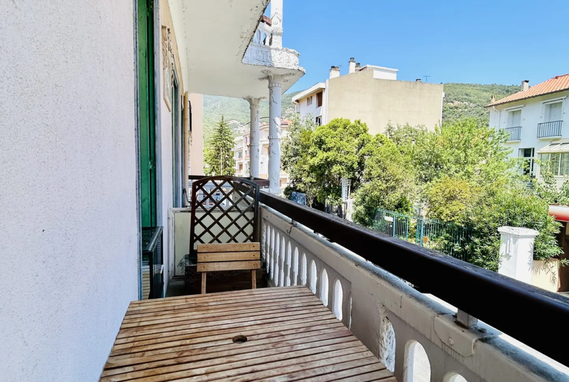 Appartement F3 à vendre à Amélie-les-Bains avec jardin et véranda 