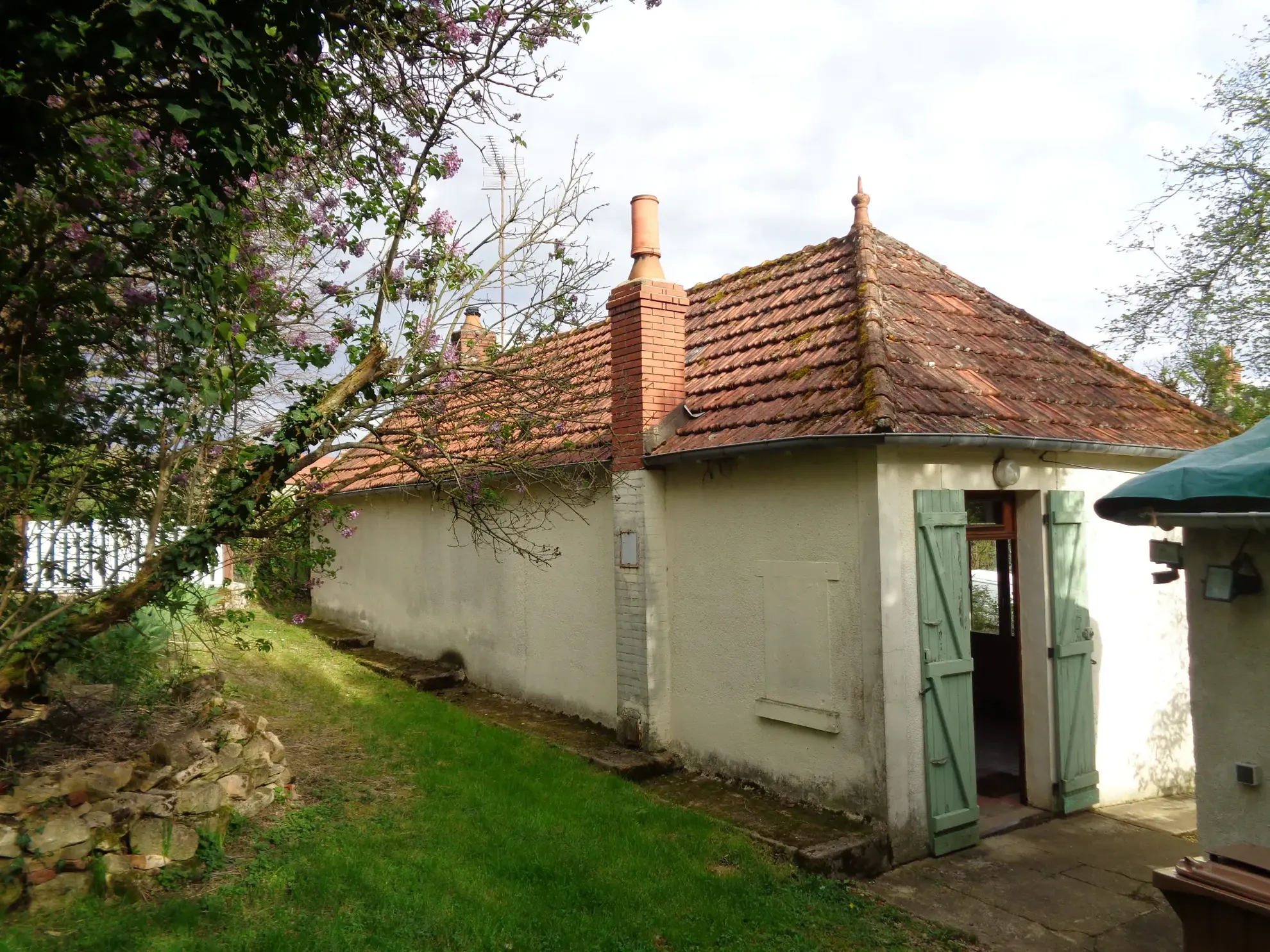 Maison indépendante à Nolay pour rapport locatif près de Prémery 