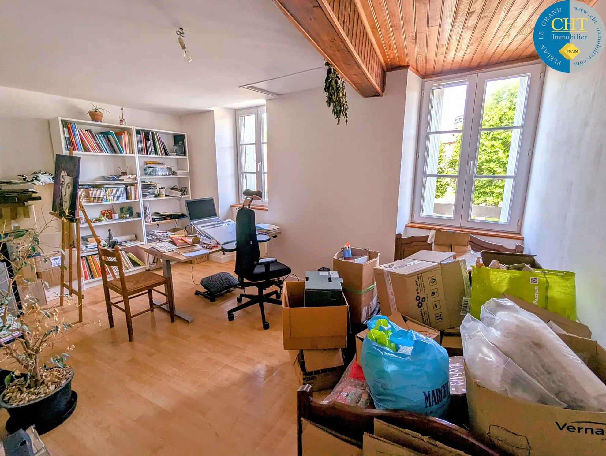 Belle maison en pierres dans le bourg de Saint-Péran à vendre 