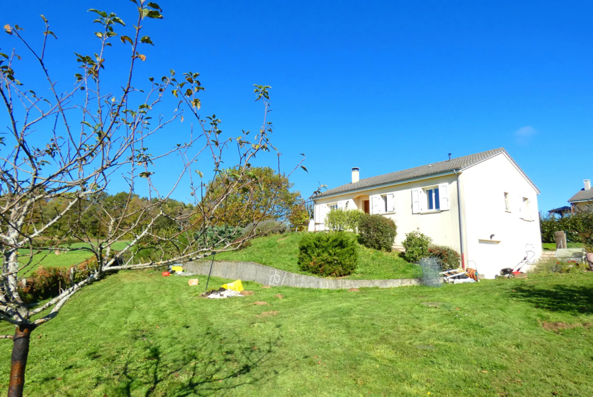 Belle maison de plain-pied à Aurillac avec garage et jolie vue 