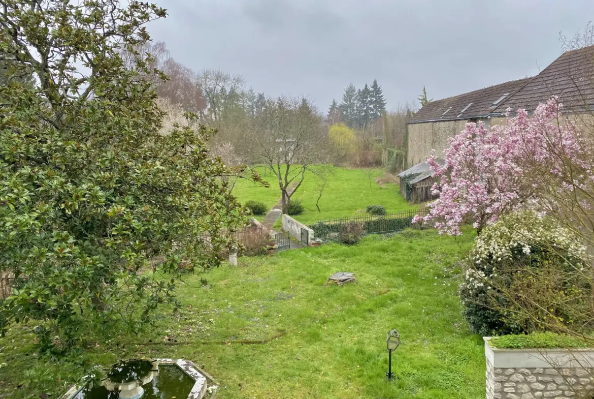 Maison bourgeoise spacieuse de 186m2 à Vierzon, près du canal 