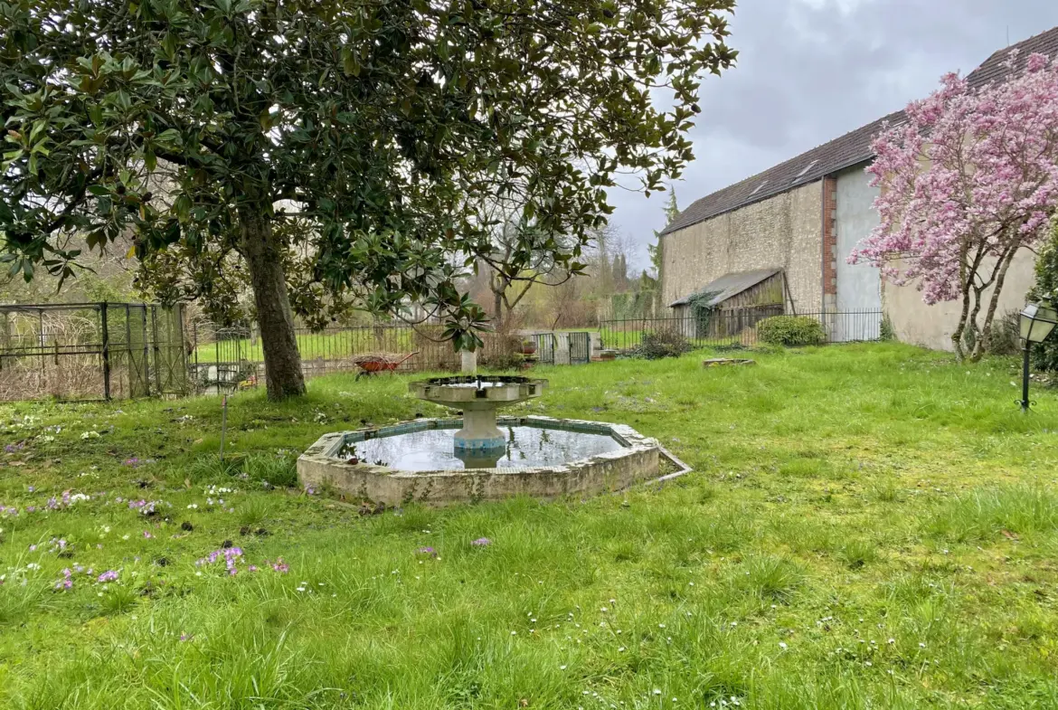 Maison bourgeoise spacieuse de 186m2 à Vierzon, près du canal 