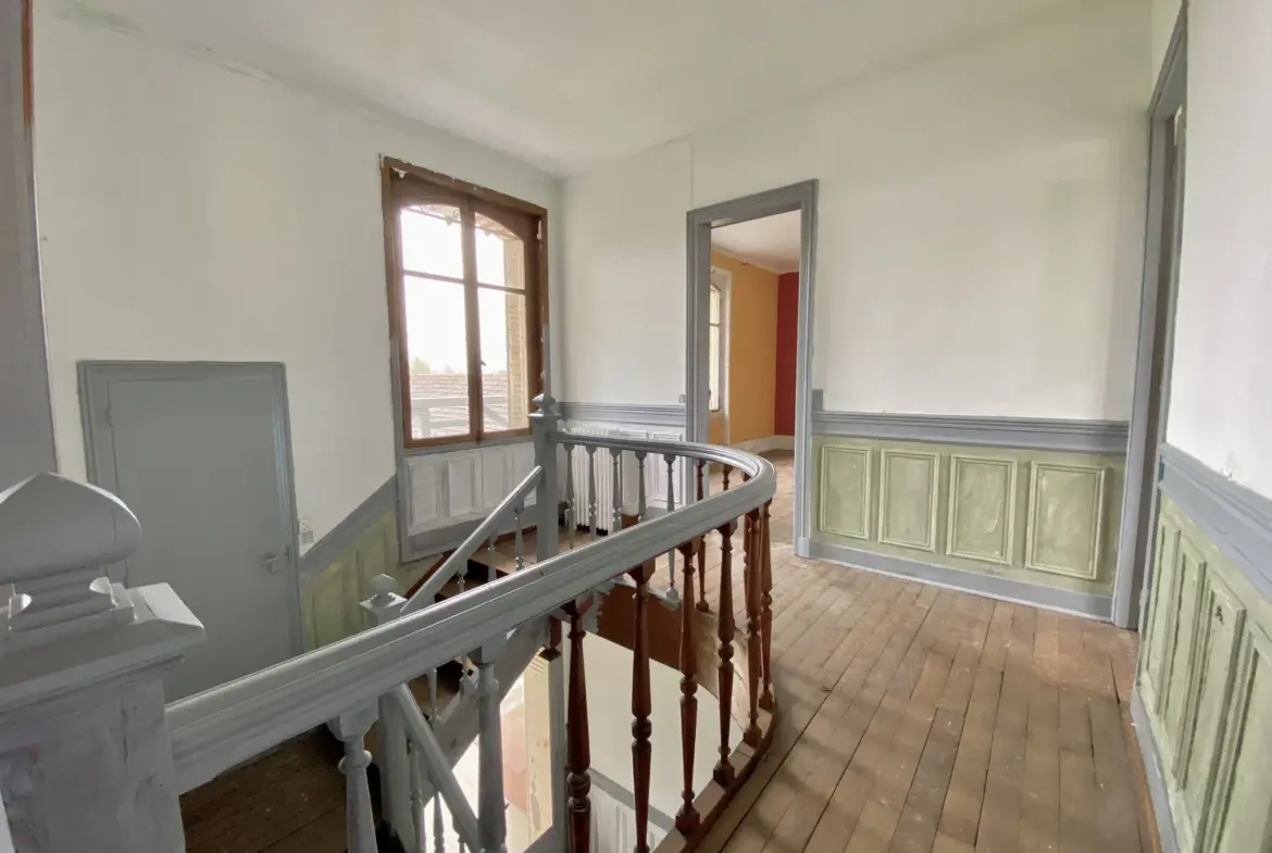 Maison bourgeoise spacieuse de 186m2 à Vierzon, près du canal 