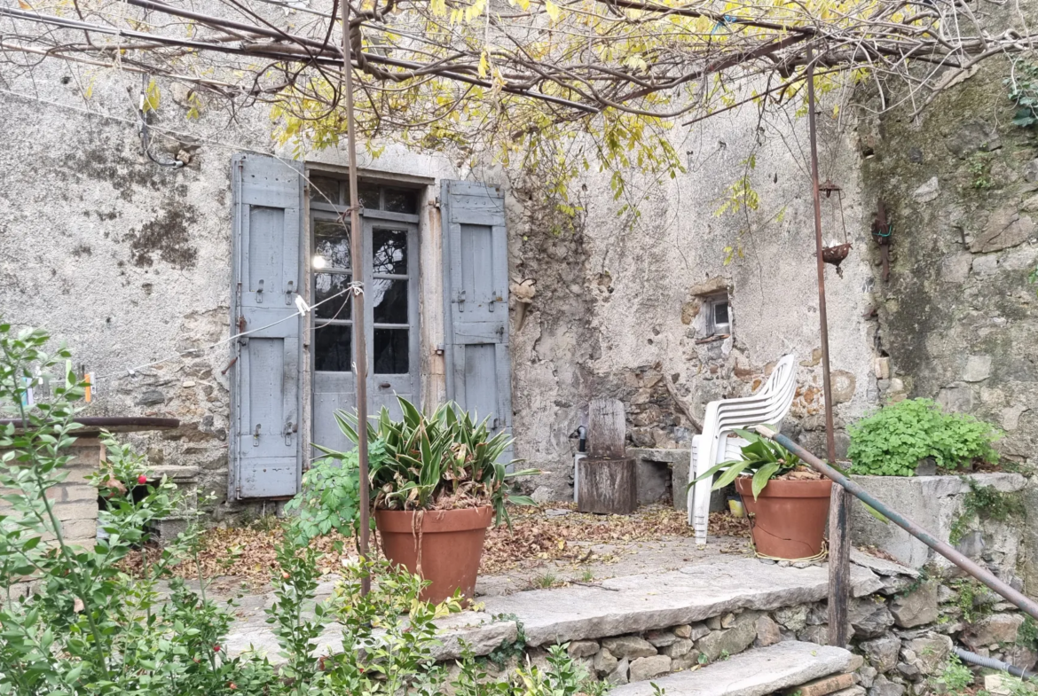 Vente Maison 8 pièces dans les Cévennes - Magnanerie avec terrains 